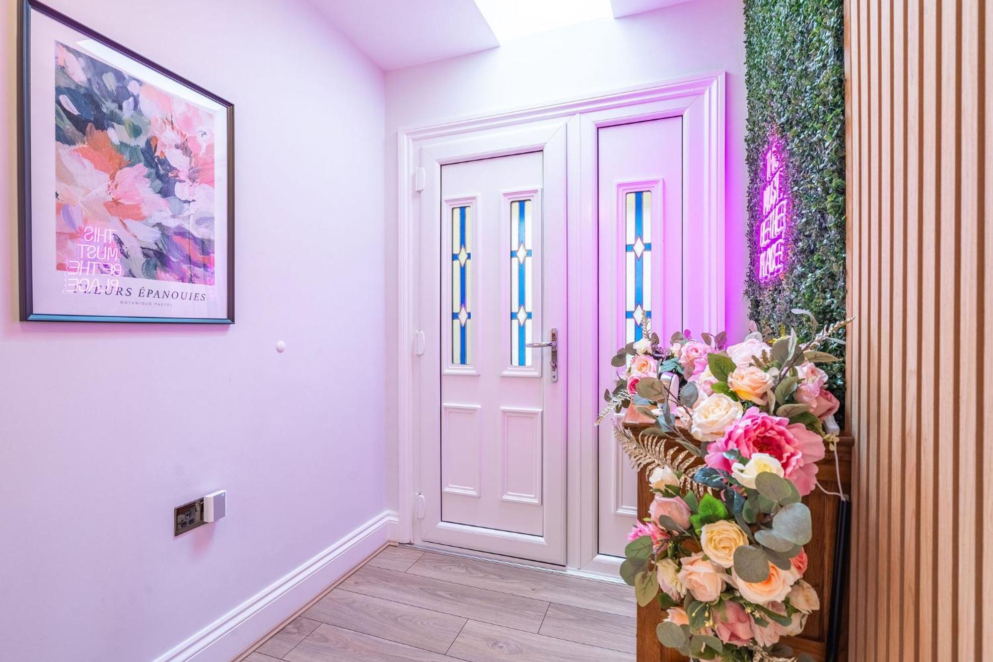 Nature Inspired Bungalow With 3 Rooms - 10 Mins From Manchester Airport Timperley Extérieur photo