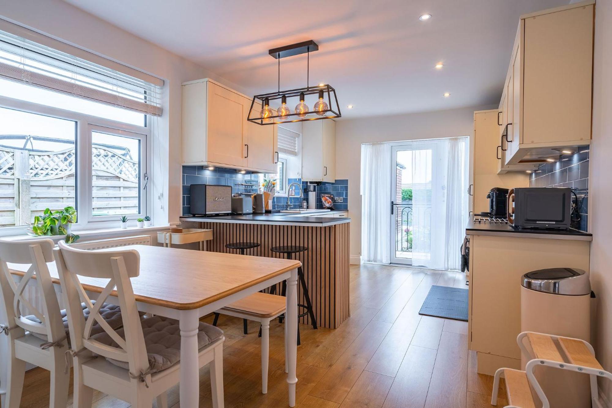 Nature Inspired Bungalow With 3 Rooms - 10 Mins From Manchester Airport Timperley Extérieur photo